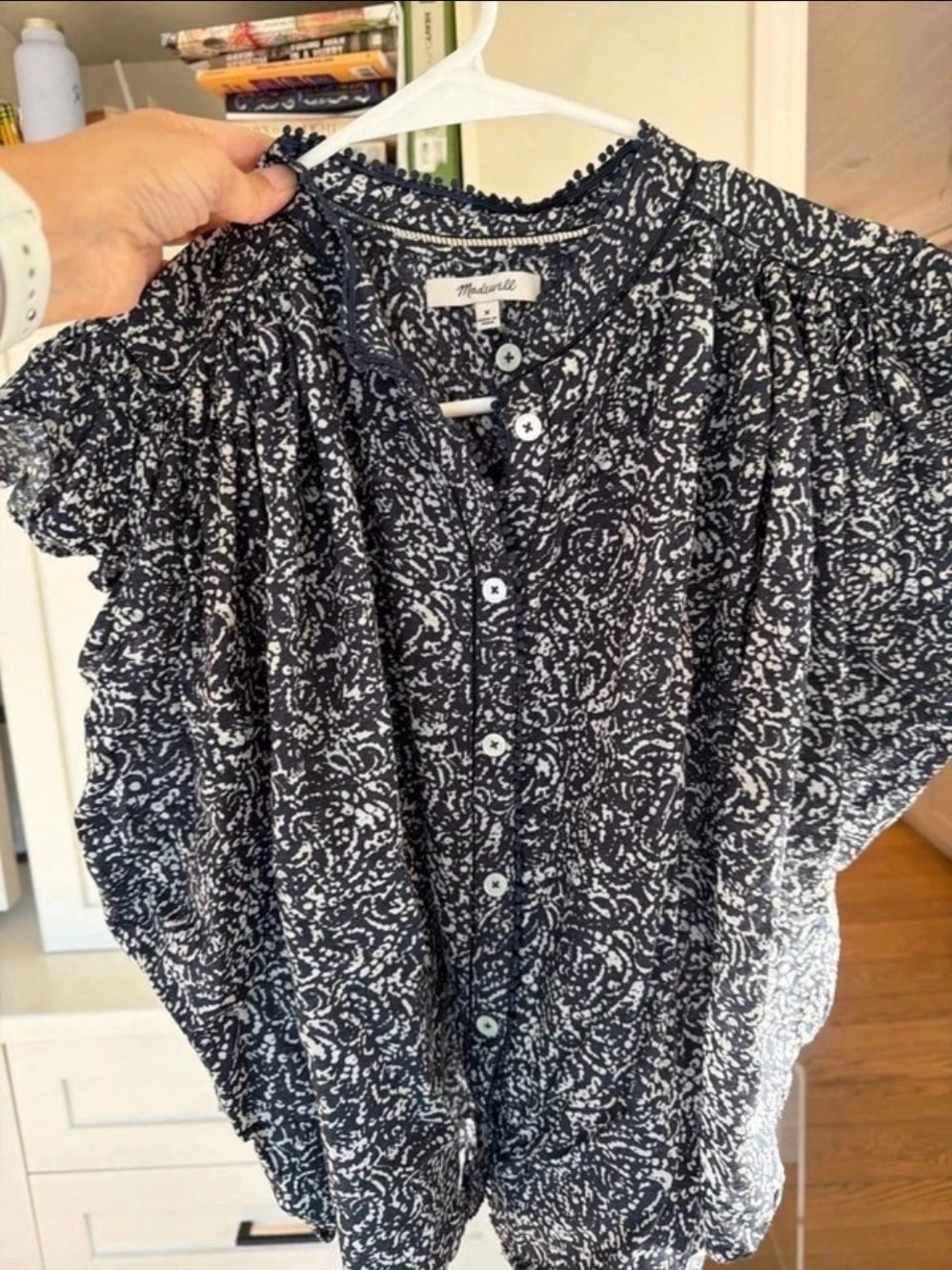 Printed Flutter-Sleeve Button-Front Top - Black & White
